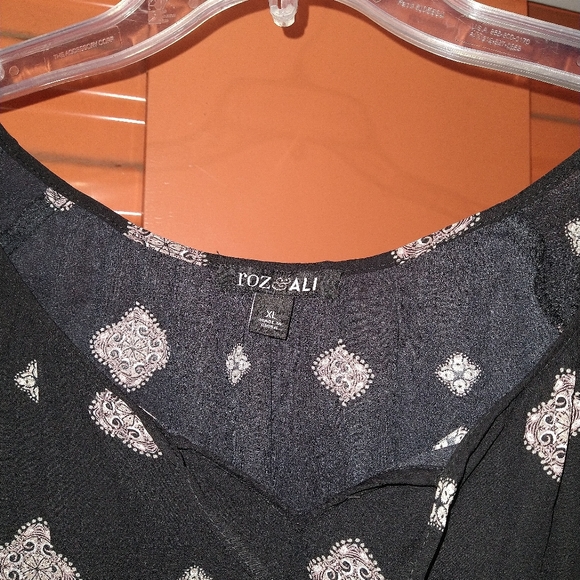 Women's top - Picture 2 of 4